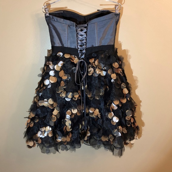 Straples Homecoming or prom dress - Picture 2 of 8